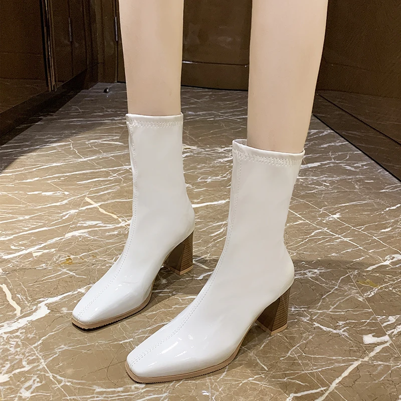 Обикновена Къси ботуши Дамски 2022 Пролет и есен Новите Червени Ботуши от окото на материала на Висок Дебел ток в британски стил с ръкави телесен цвят Дамски Обувки Изображение 0