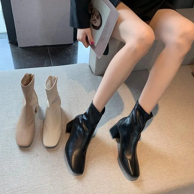 Обувки Martin Жените в Британския стил, пролетно-есенни тънки Обувки 2021 г. с квадратни пръсти на Дебелите Токчета, червени Къси Ботуши на Тънък Висок ток Изображение 5